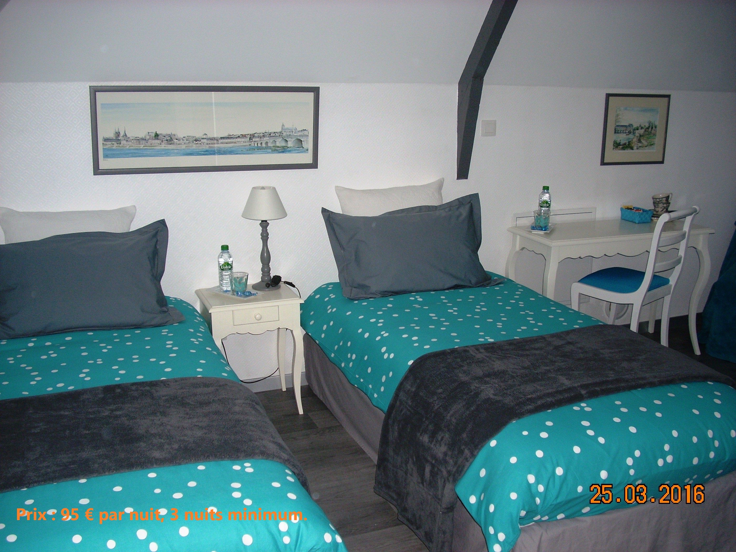 Chambre Turquoise – chambre d'hôtes climatisée avec espace jardin, Blois